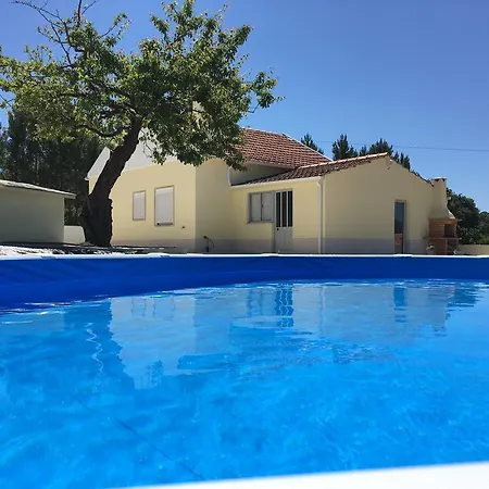 Casa Ameixa * אלקובאקה